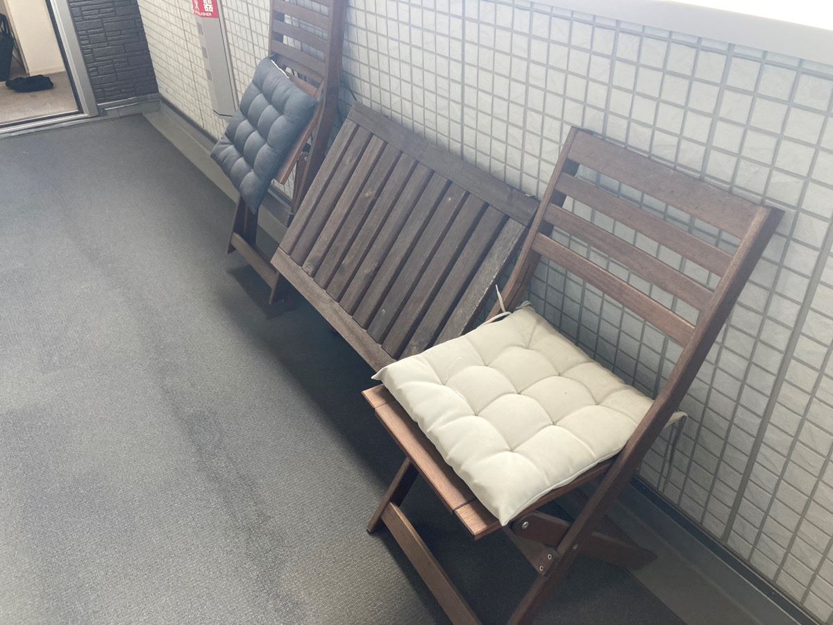 「使わなくなった椅子や机の回収を承りました」作業写真