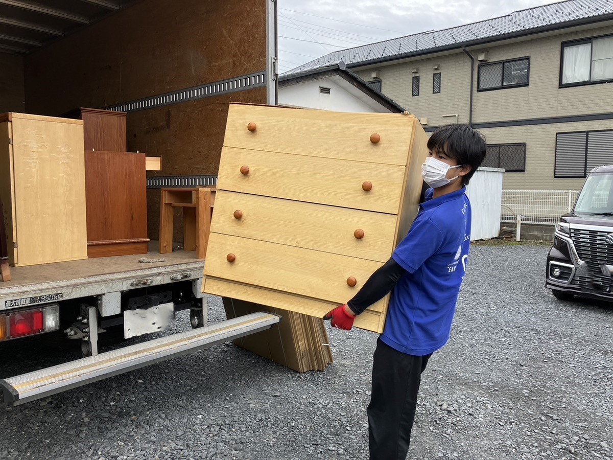 「道路幅が狭いなどの理由で処分にお困りの方もご相談ください」作業写真