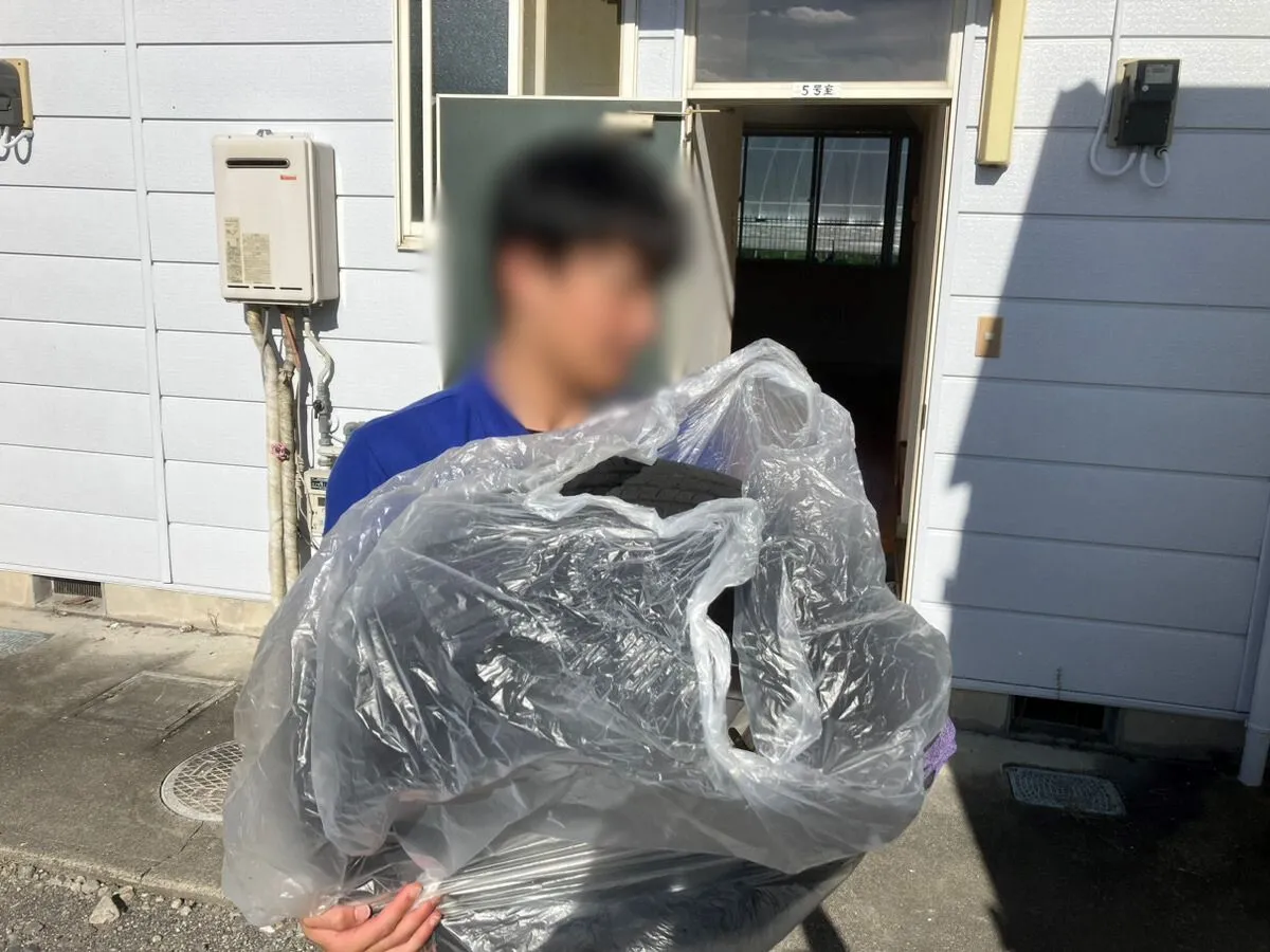 「1LDKのマンションからタイヤを回収させていただきました」作業写真