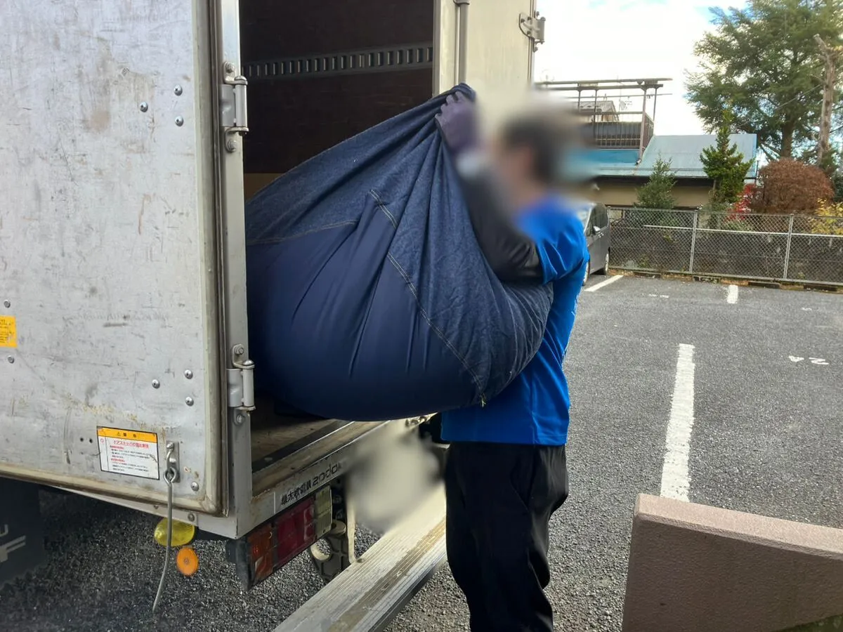 「1LDKのマンションからパソコン部品・布団を回収させていただきました」作業写真