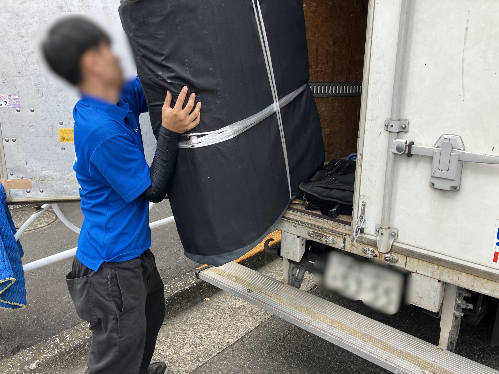 「戸建てのお部屋からマットレスを回収しました」作業写真