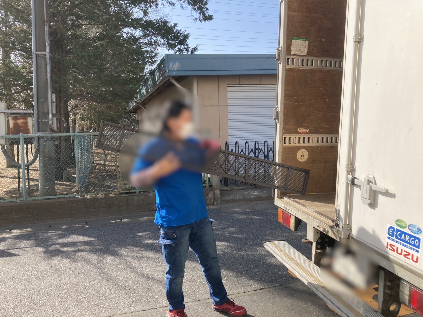 「2LDKのアパートのお部屋からベッドフレームを回収しました」作業写真